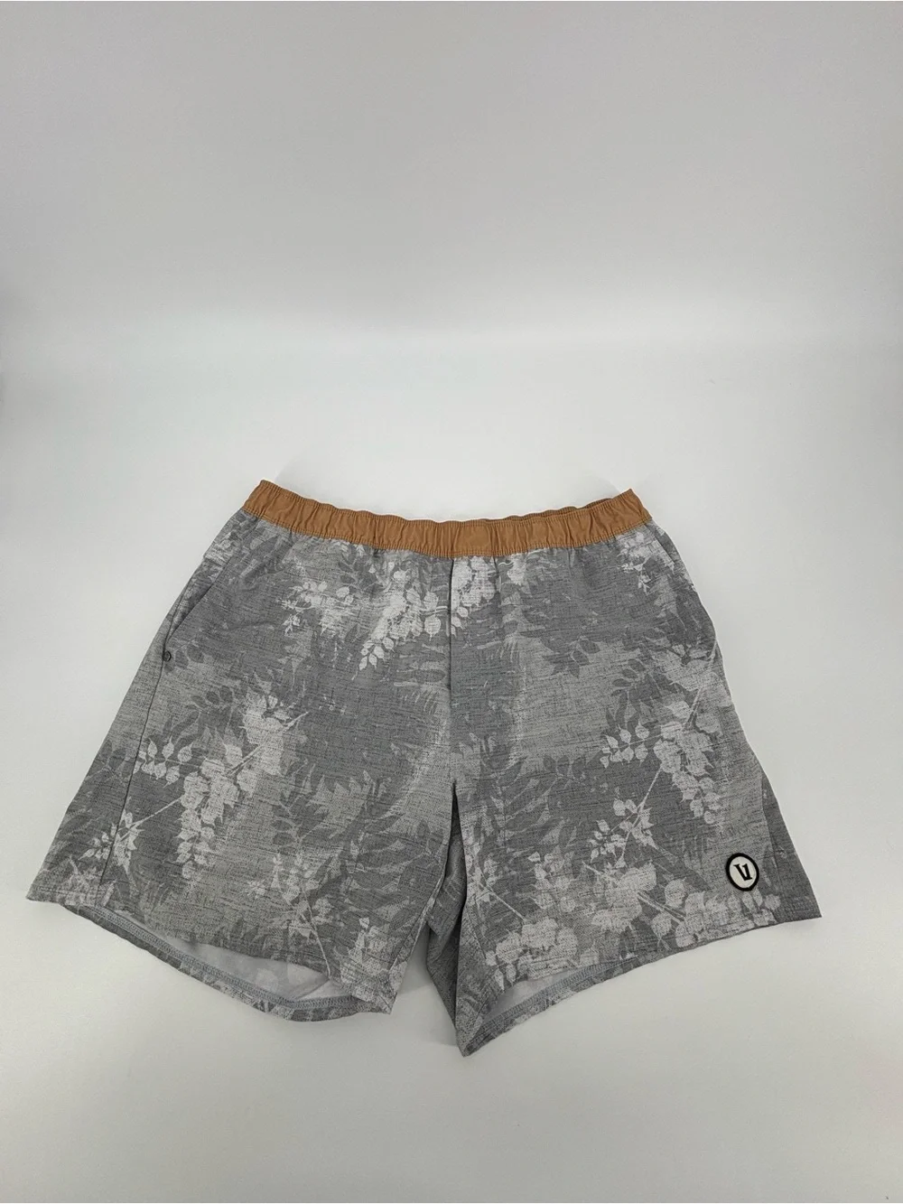 Vuori Mens Cape Short Size XL Gray Floral Leaf Swim Board Shorts V369 Stretch